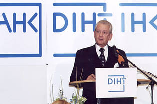 2001: Hans Peter Stihl wird Ehrenpräsident
